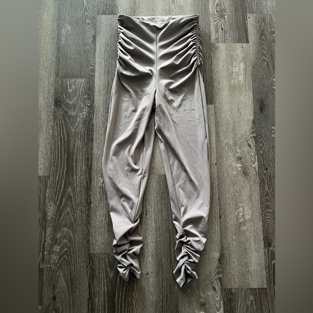 NWT Calvin Klein Driftwood (taupe) Athletic Sport‎ Icon Ruched Leggings size L